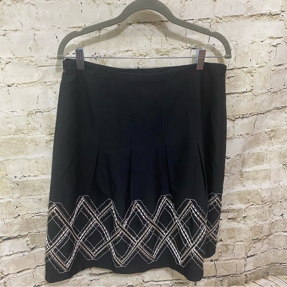 Ann Taylor LOFT Black White Embroidered Side Zip A Line Skirt - Picture 3 of 6